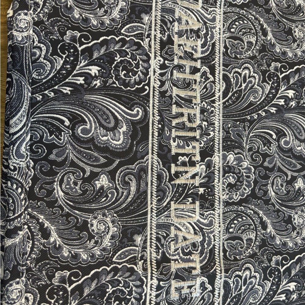Black and White Paisley Tote - Picture 6 of 7